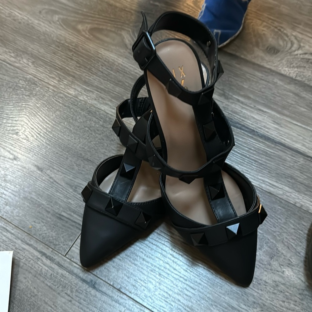 Mix no. 6 pumps worn once